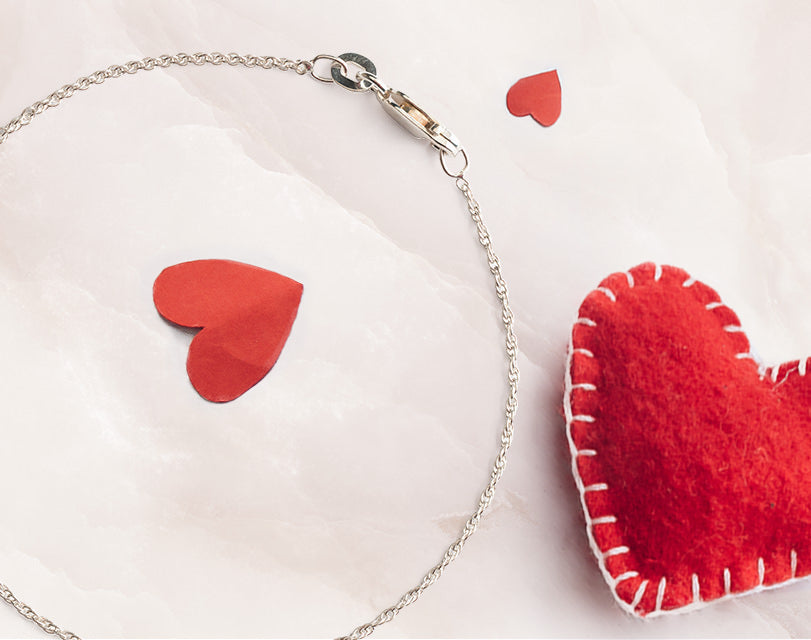 Elegant but ideal for everyday wear, this 7.5 inch 925 sterling silver rope chain bracelet adds effortless simplicity and is a must have staple for any look. All pieces are nickel free and made with allergy safe metals.