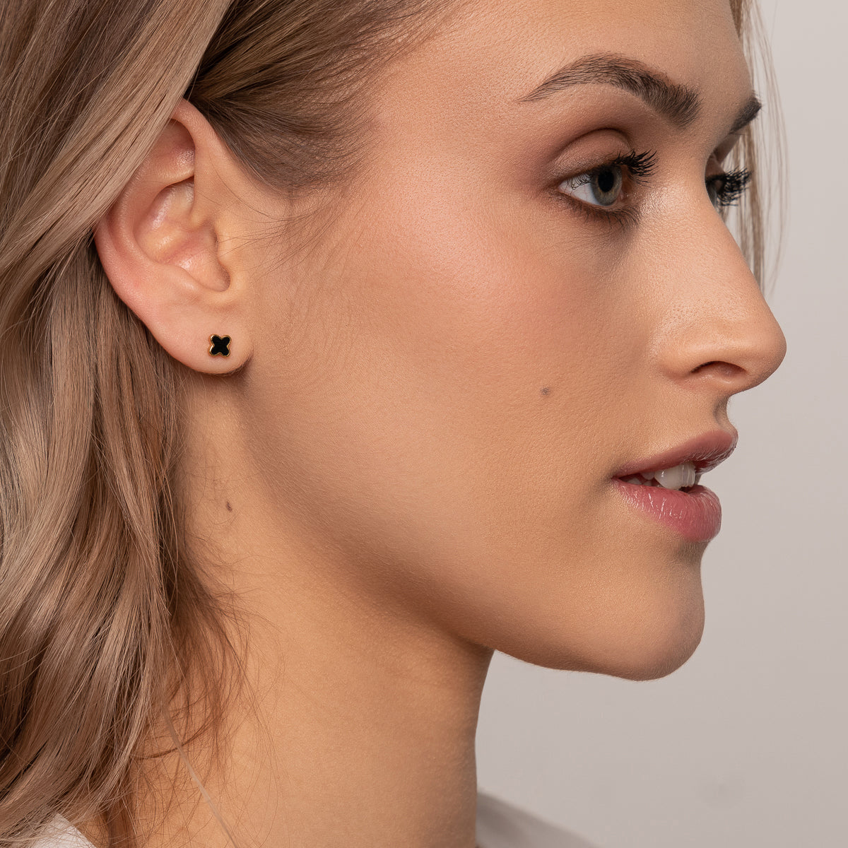 Black and gold clover stud earrings - Simply Whispers