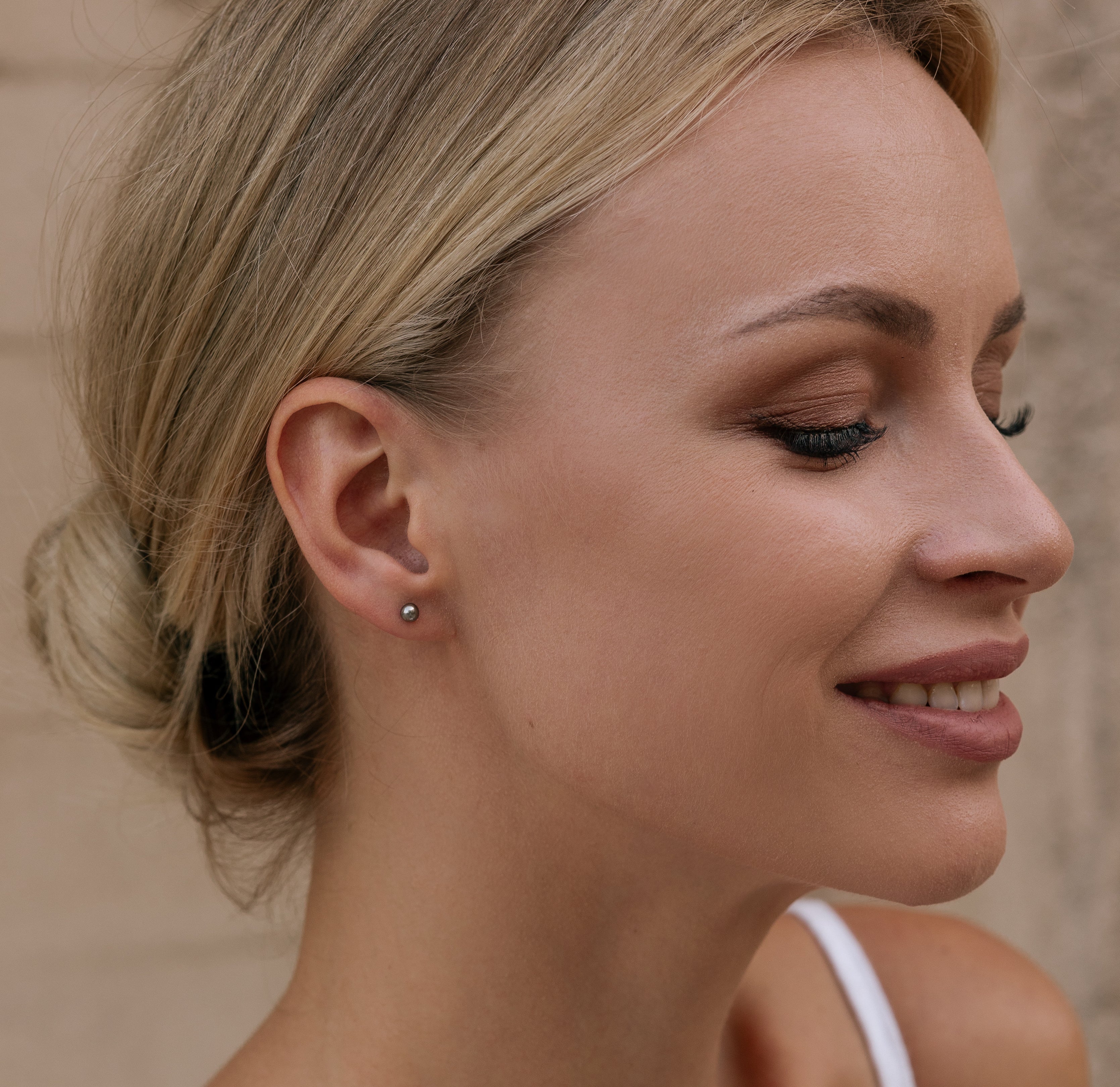 Titanium ball 4 mm stud earrings - Simply Whispers